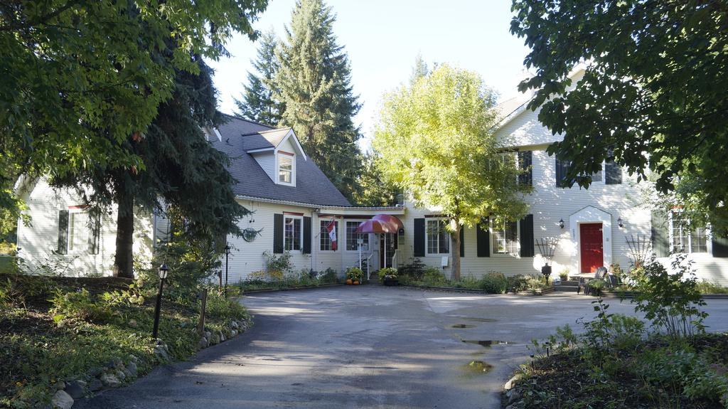The Inn At The Ninth Hole Bed & Breakfast Salmon Arm Exterior foto