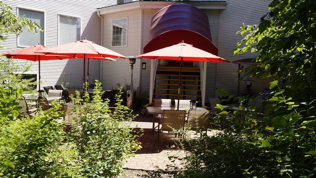 The Inn At The Ninth Hole Bed & Breakfast Salmon Arm Exterior foto
