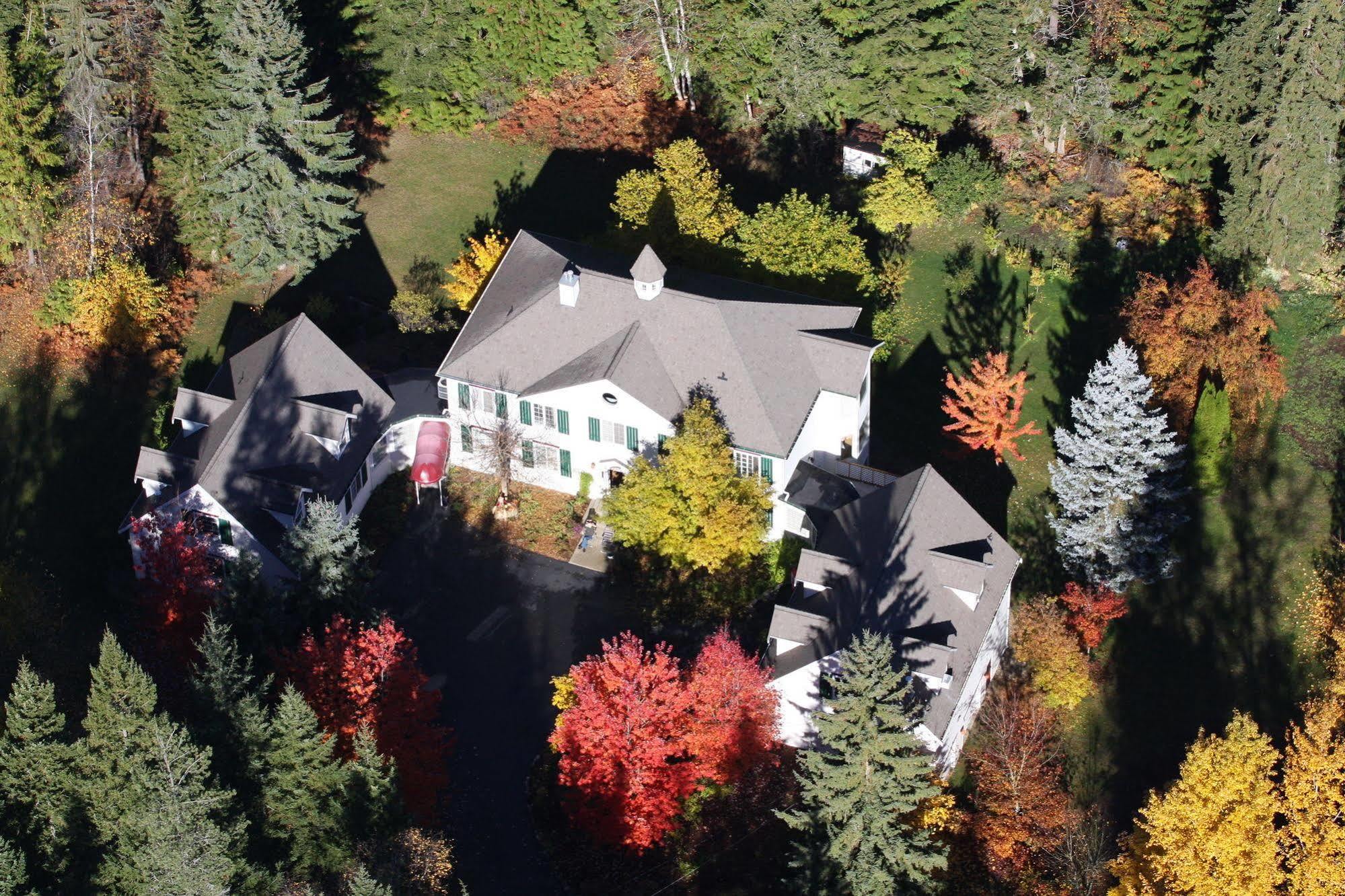The Inn At The Ninth Hole Bed & Breakfast Salmon Arm Exterior foto